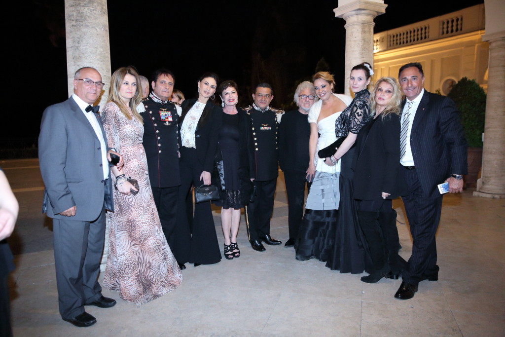 foto di gruppo del Governatore Marra e ospiti della serata