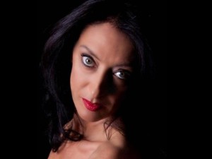 Altro primo piano della pittrice