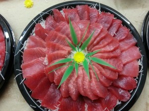 Un delizioso sashimi di tonno, da gustare con Wasabi e salsa di soia.