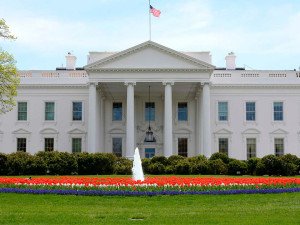 the-white-house-north-lawn-plus-fountain-and-flowers-credit-stephen-melkisethian_flickr-user-stephenmelkisethian