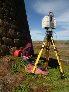 Laura Lai durante lo studio in 3D del Nuraghe Oes