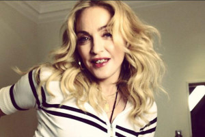 Anche Madonna, la Regina del Pop, Indossa i Grillz.